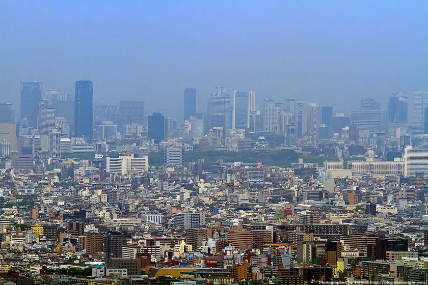 水呑地蔵から見た大阪の高層ビル群 01（大阪城～梅田）