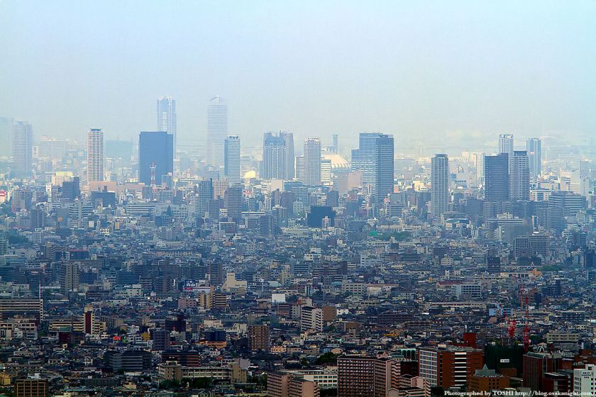 水呑地蔵から見た大阪の高層ビル群 05（難波～上本町）