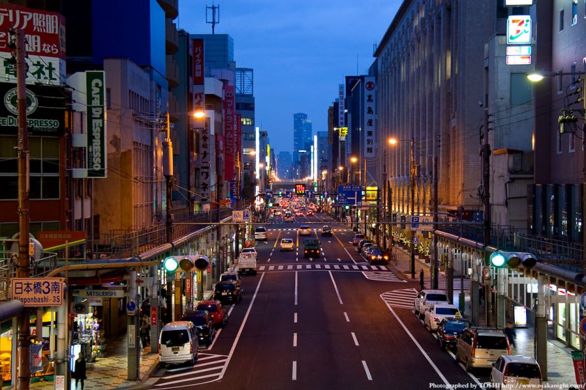 日本橋電気街（堺筋）北側