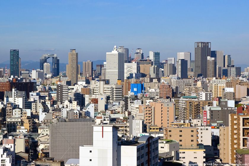 大阪市交通局庁舎から梅田方面の高層ビル群を拡大