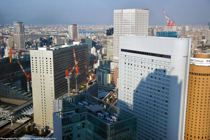 ブリーゼタワーから大阪駅周辺を見下ろす