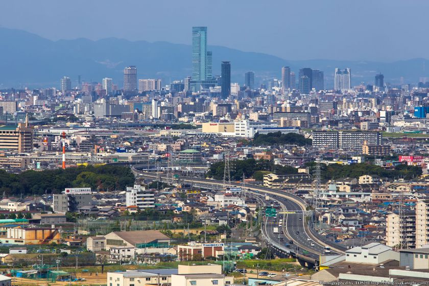 はびきの中央霊園からの眺め 西名阪自動車道とあべのハルカス 2013年9月