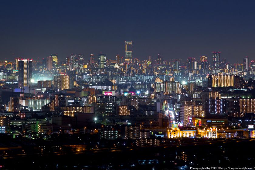 高槻大和ネオポリスから見る大阪の高層ビル群 夜景 あべのハルカス