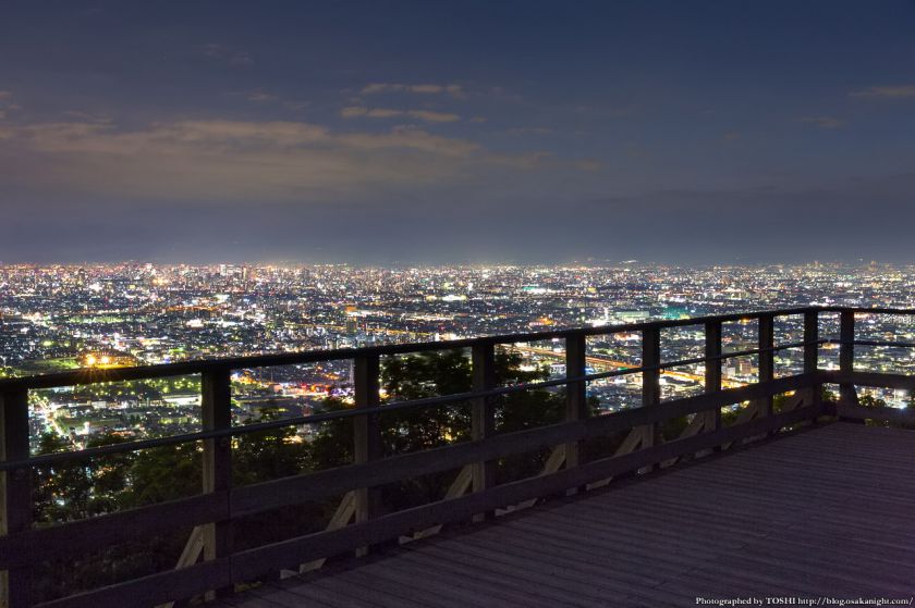 生駒山 なるかわ園地 みはらし休憩所からの夜景 07