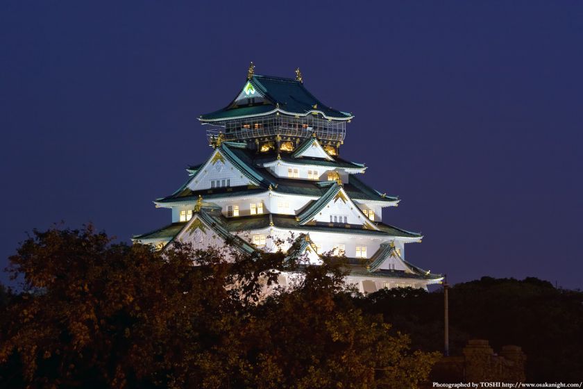 大坂橋から見た大阪城天守閣の夜景
