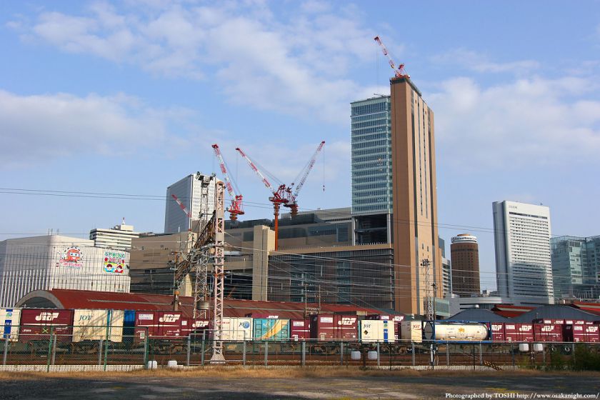 梅田貨物駅から見たノースゲートビルディング