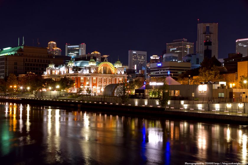 難波橋から見た大阪市中央公会堂の夜景
