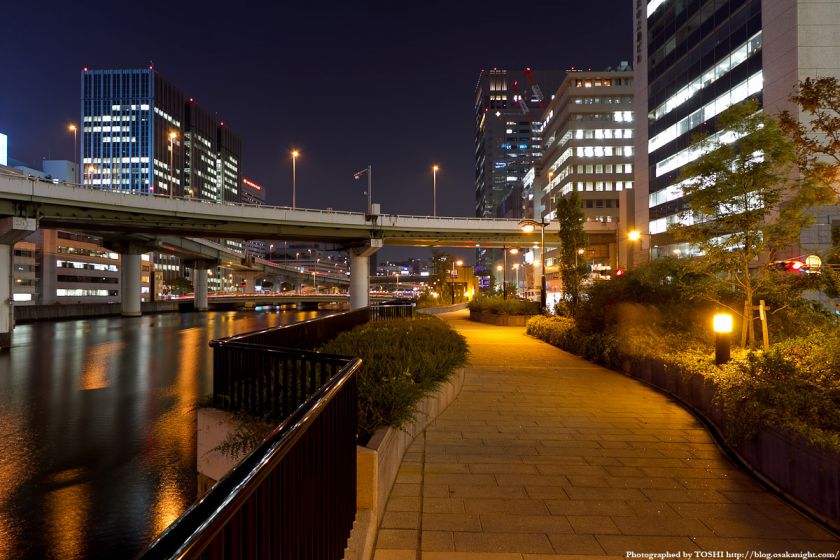 渡辺橋と遊歩道