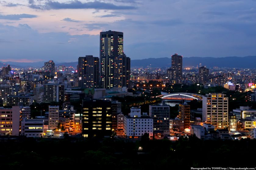 大阪城天守閣から大阪アメニティパークの夜景