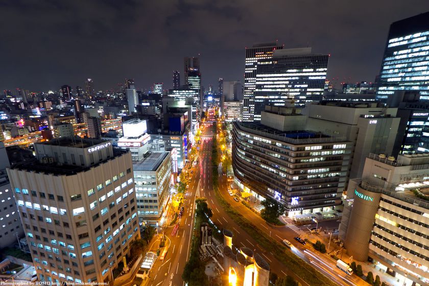 梅田阪急ビル スカイロビーから御堂筋方面の夜景