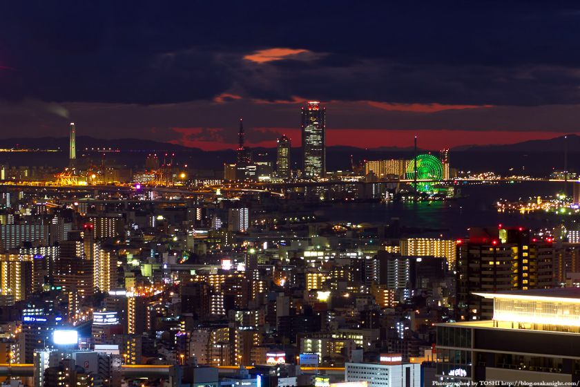 大阪ベイエリア コスモタワーの夜景 from 梅田スカイビル