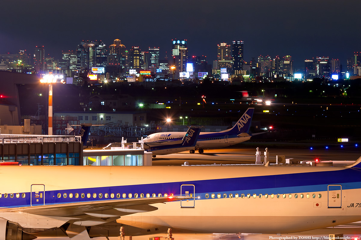 伊丹空港 展望デッキからの夕景・夜景 大阪 at Night ブログ