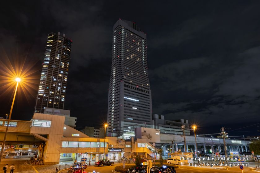 JR弁天町駅とアートホテル大阪ベイタワーの夜景