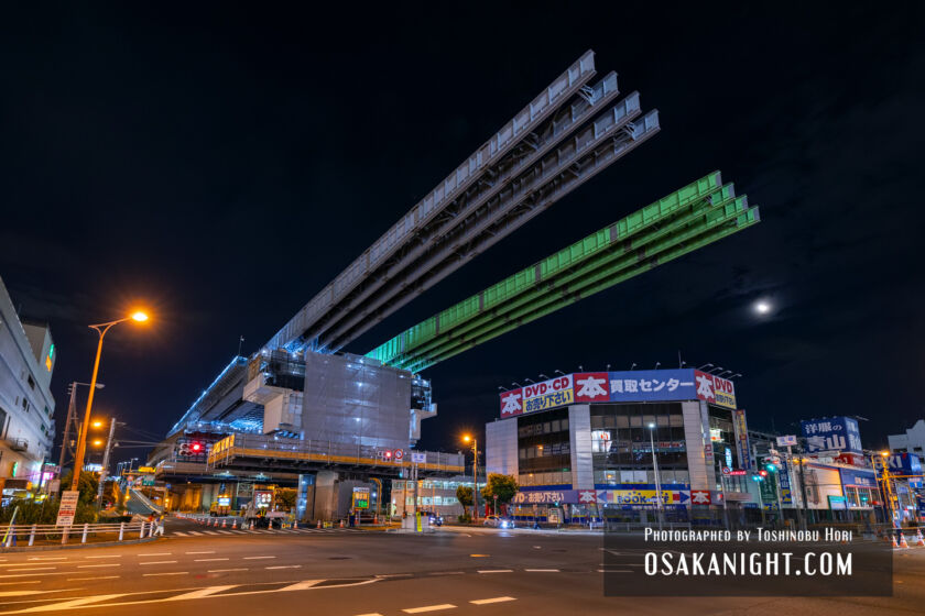 阪神高速松原線橋梁更新工事 交差点上空に残る仮設桁